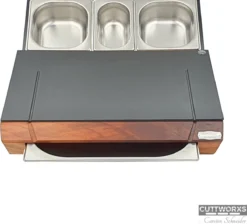 Smokey Touch -Smokey Touch cuttworxs notenhouten snijplank large met sap geul 1